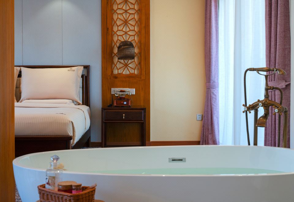 水系景觀大床套房