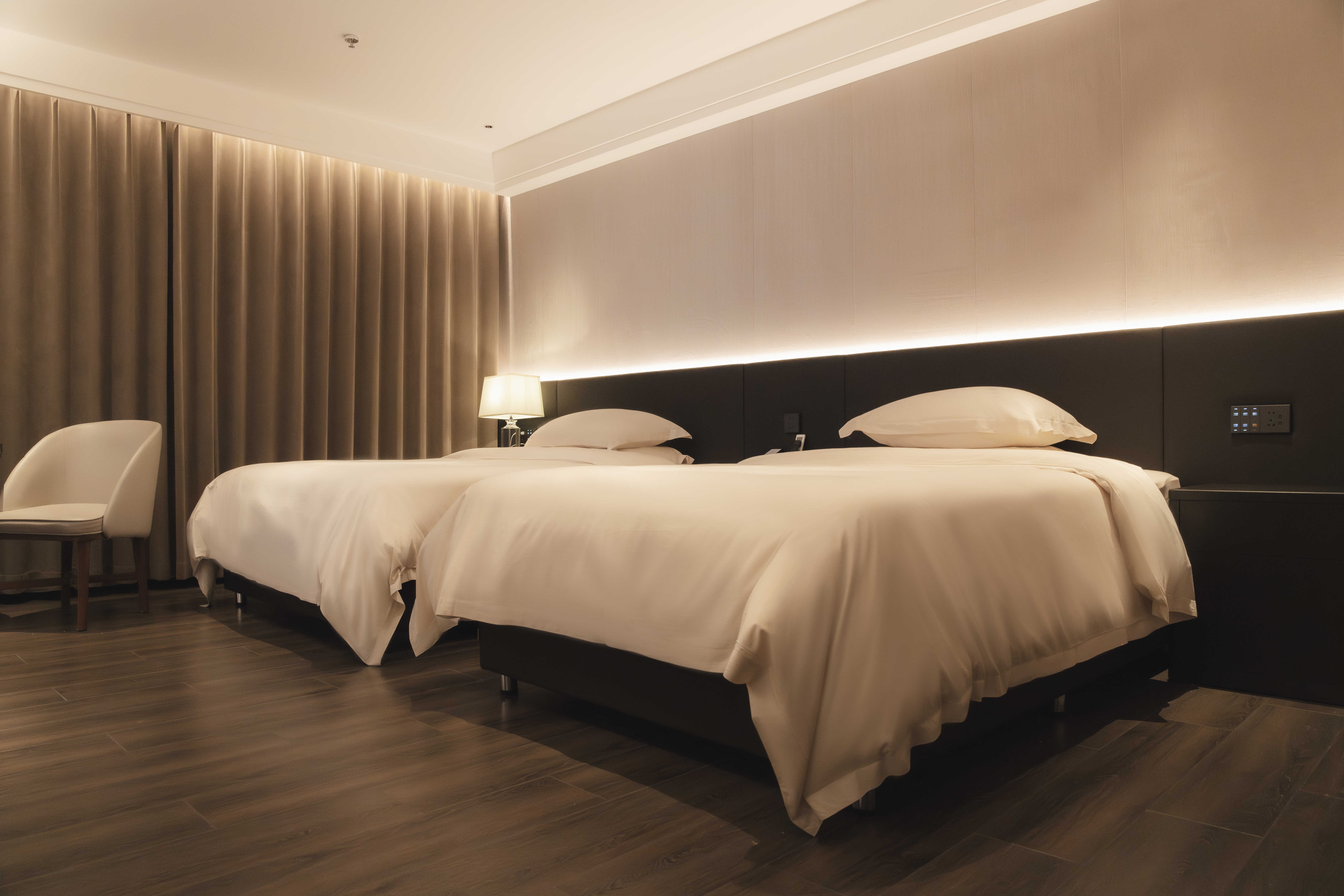 商务双床房（乾湿分离+定制床垫+零压枕+智能投屏）