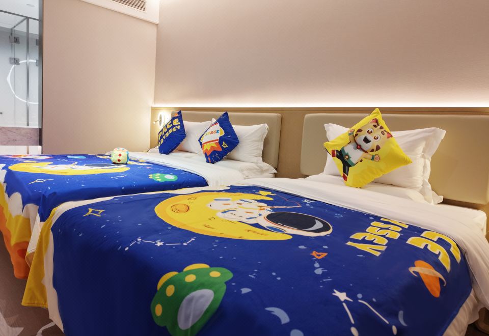 亲子乐园房︱记忆床垫︱全屋声控︱记忆枕︱智能投屏