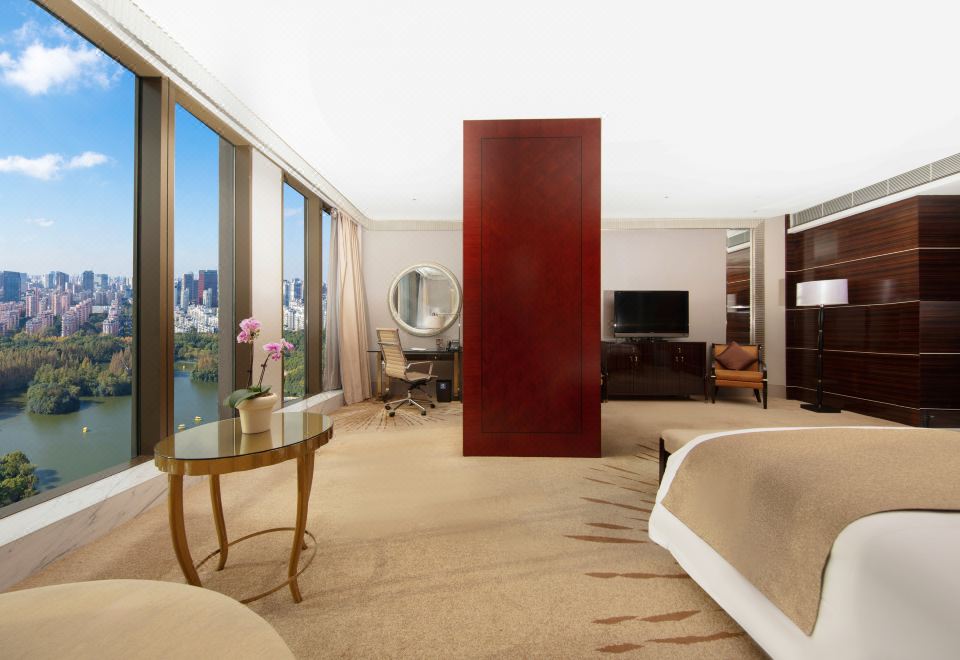 至尊湖景双床房