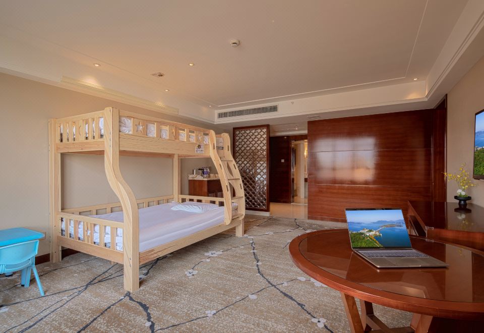 豪華湖景家庭套房