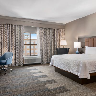Mobility Hearing Accessible King Room with Roll In Shower Hampton Inn & Suites Kansas City Downtown Crossroads Promo Code
