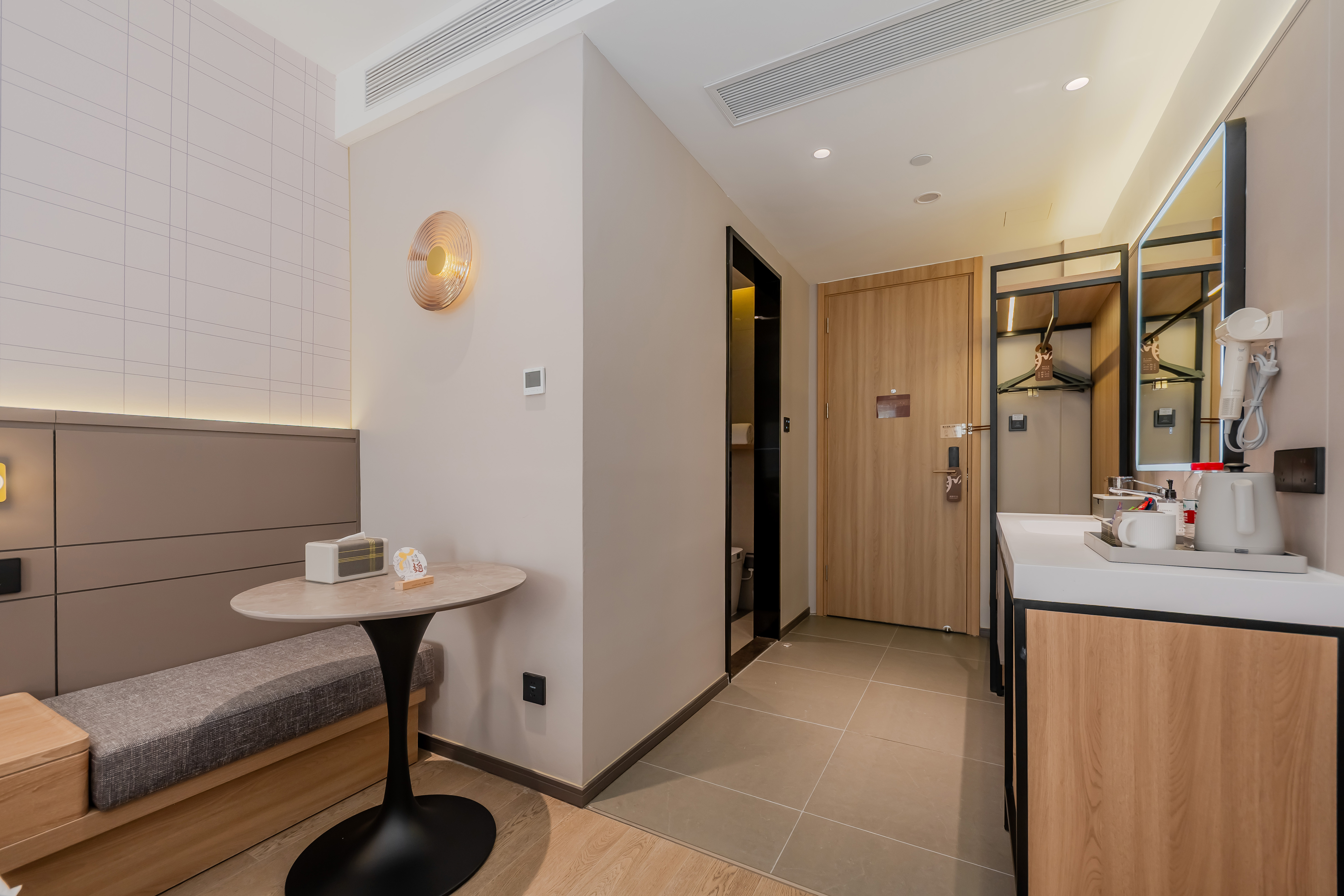 高级双床房（智能客控+手机投屏+徕芬吹风机）