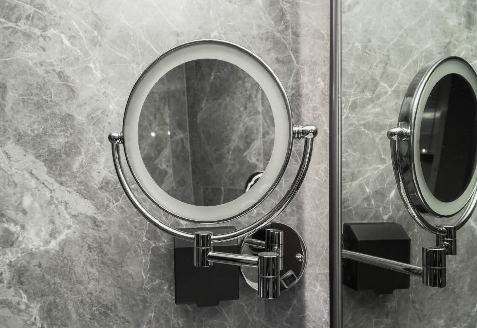 商務大床房（博世洗衣機│唯寶智能衞浴│高儀化粧鏡）