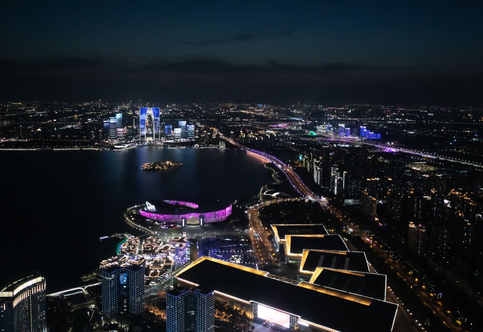 N2湖景东方之门景观大床房