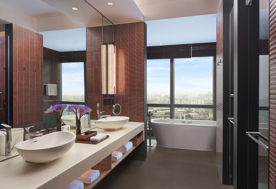 君悦豪华家庭套房（带双人梳化床）