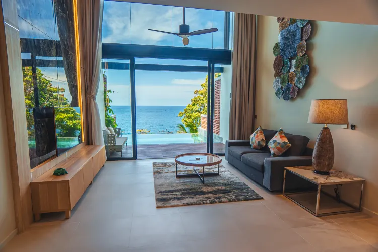 พูลลอฟท์ ซีวิว