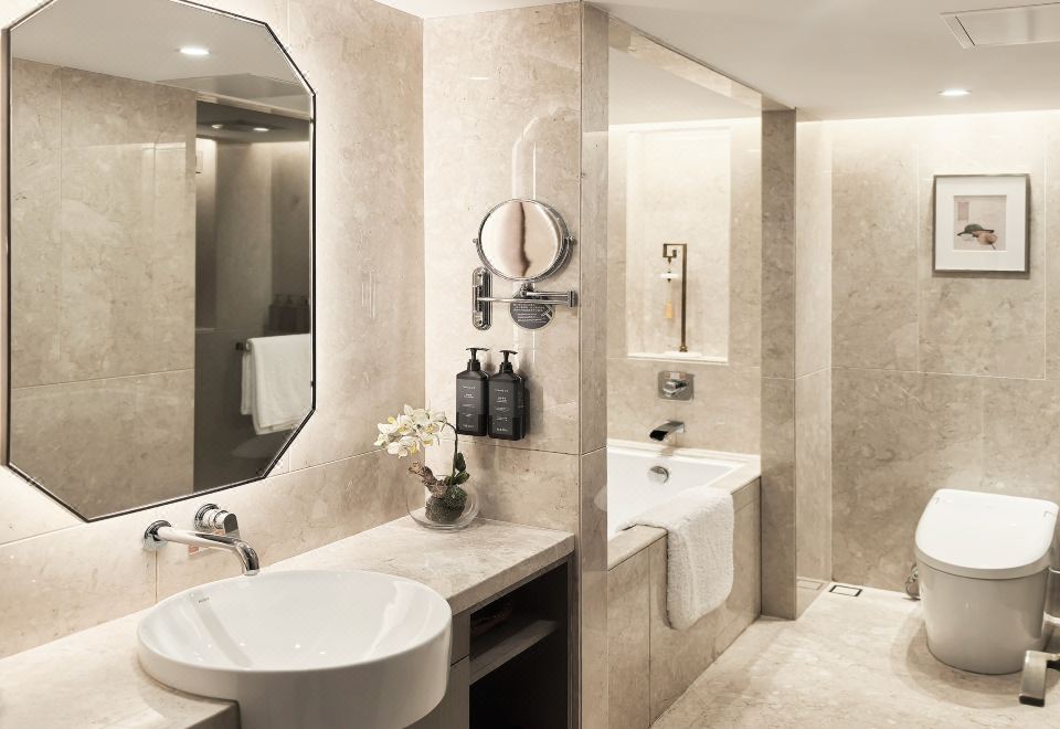 Beijing International HotelDeluxe Flex King Bed Room