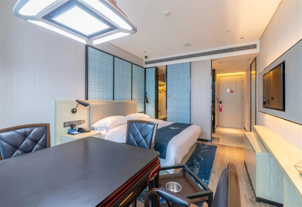 智能商务大床房 I 高空绮丽夜景·智能客控·麻将机