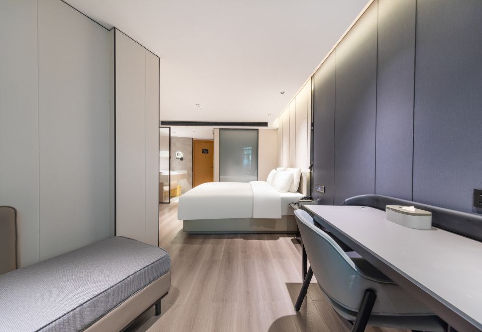 雅致大床房（迷你小冰箱+可投屏电视+茶具）