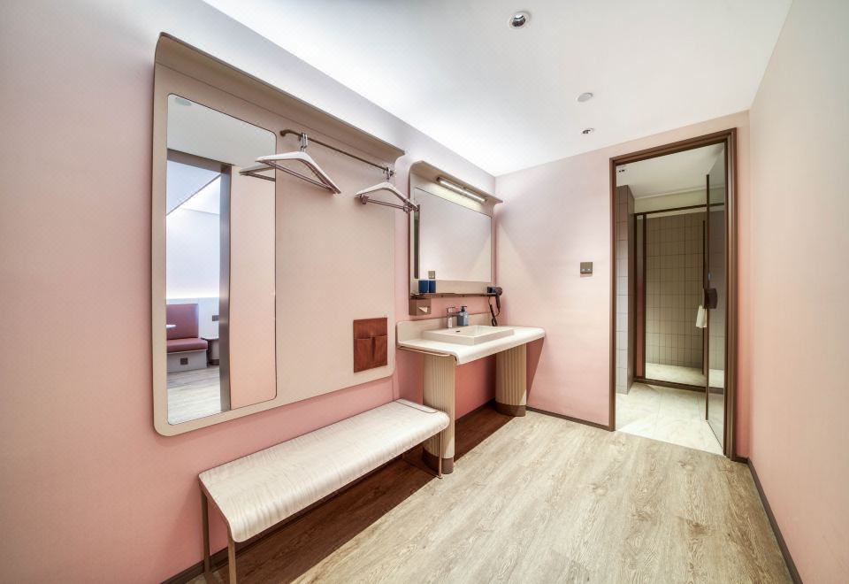 家庭房（电视投屏+智能客控）