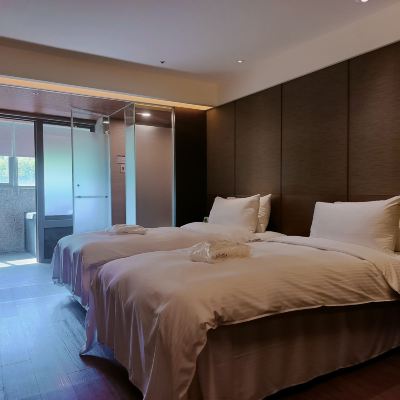Deluxe 2-bed Room