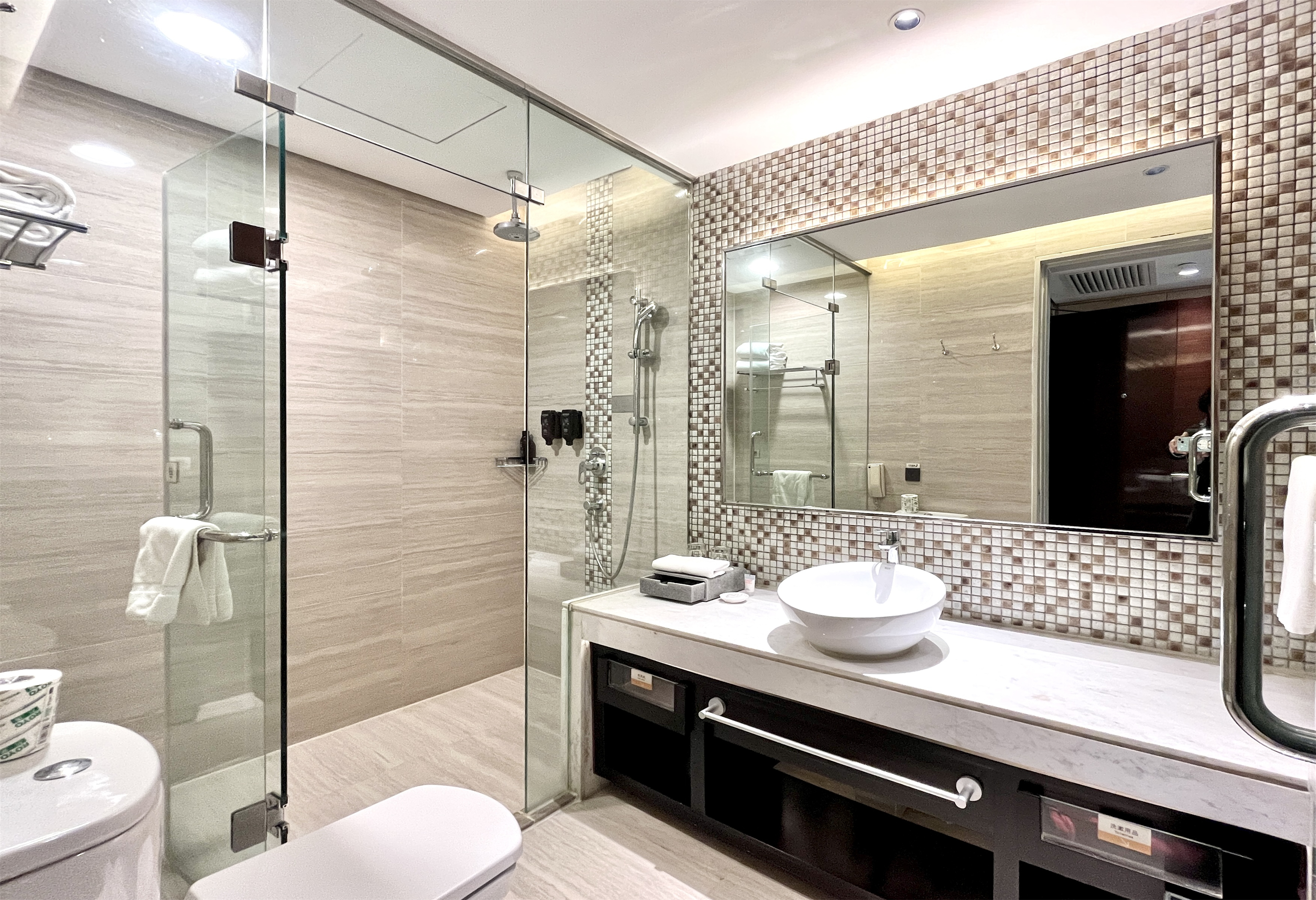 豪华影音双床房（120寸投影幕布+空气净化器）