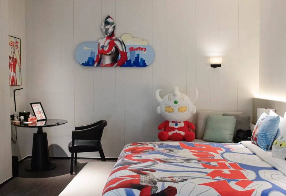 Oriental Resort GuangzhouDeluxe Double Bed Ultraman Theme Room