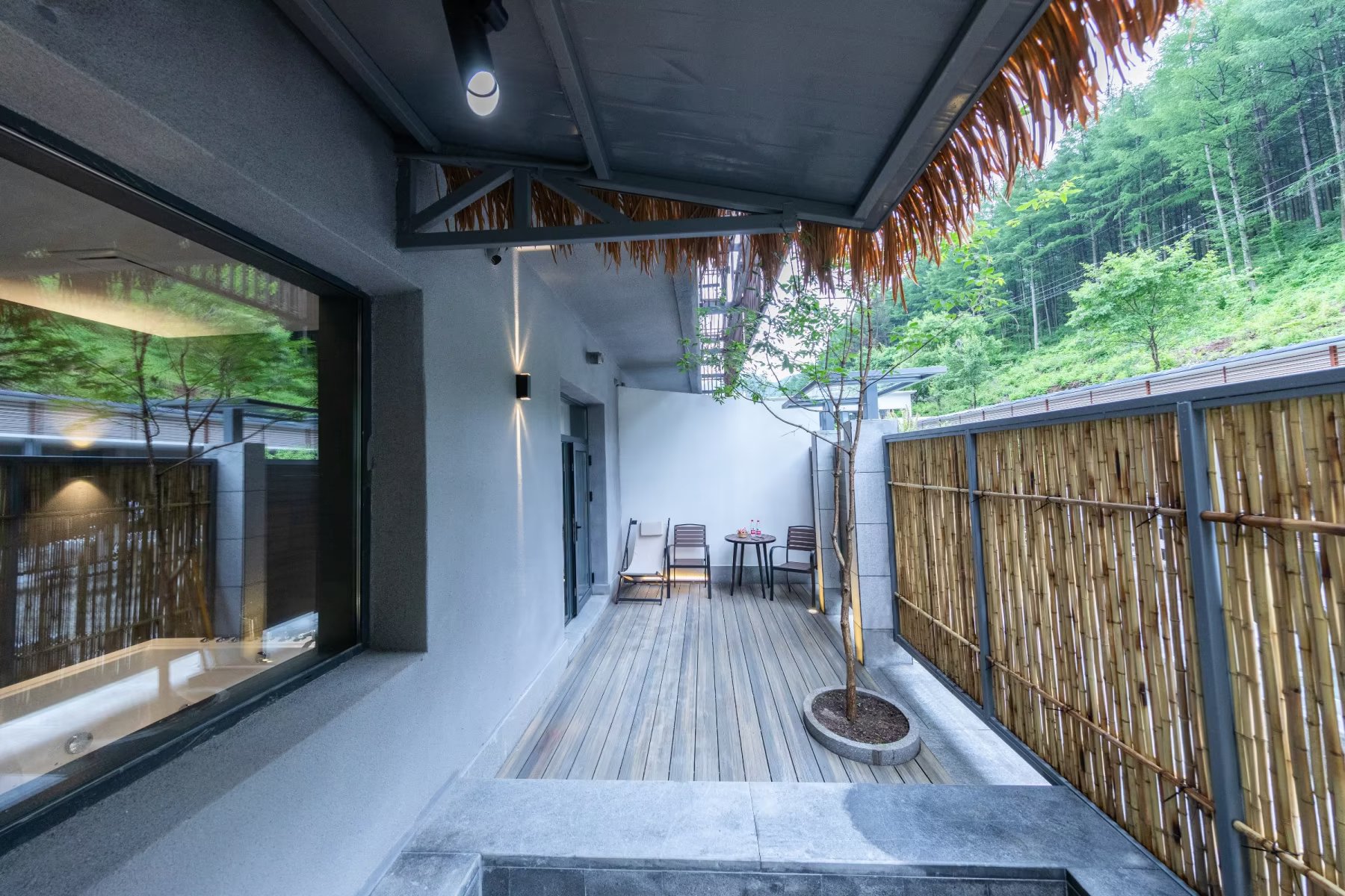 豪华庭院山景大床房