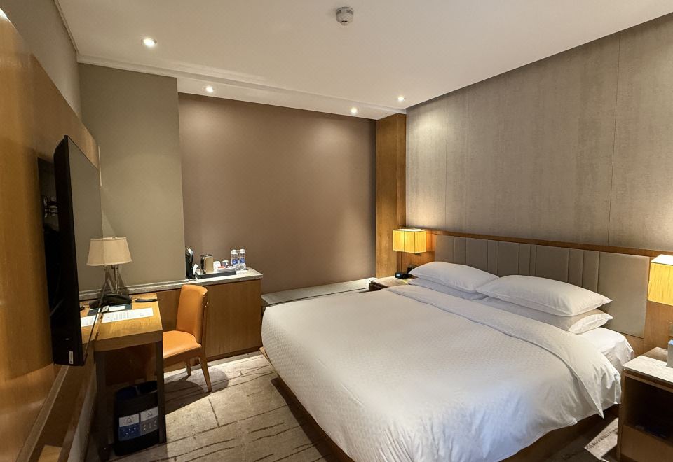 Four Points by Sheraton Shanghai KangqiaoCozy Queen Room