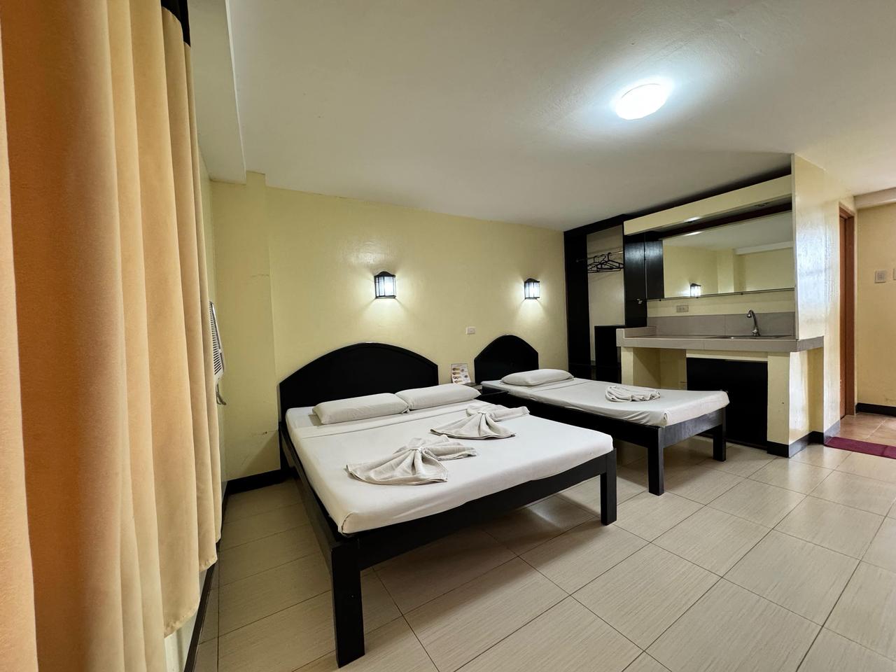 Sampaguita Suites Plaza Garcia家庭标准间