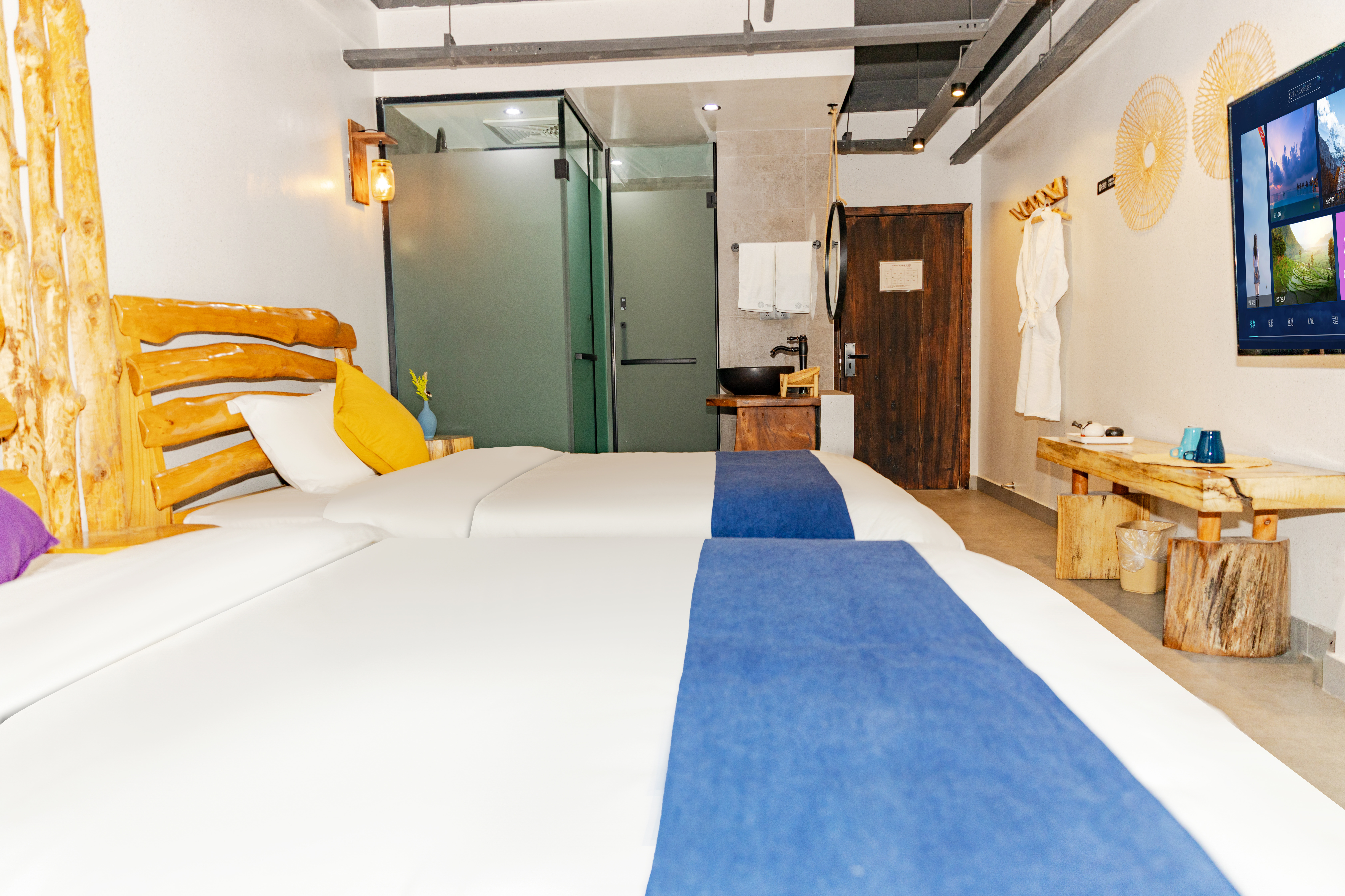 自在街景双床房【落地窗+休闲坐椅】