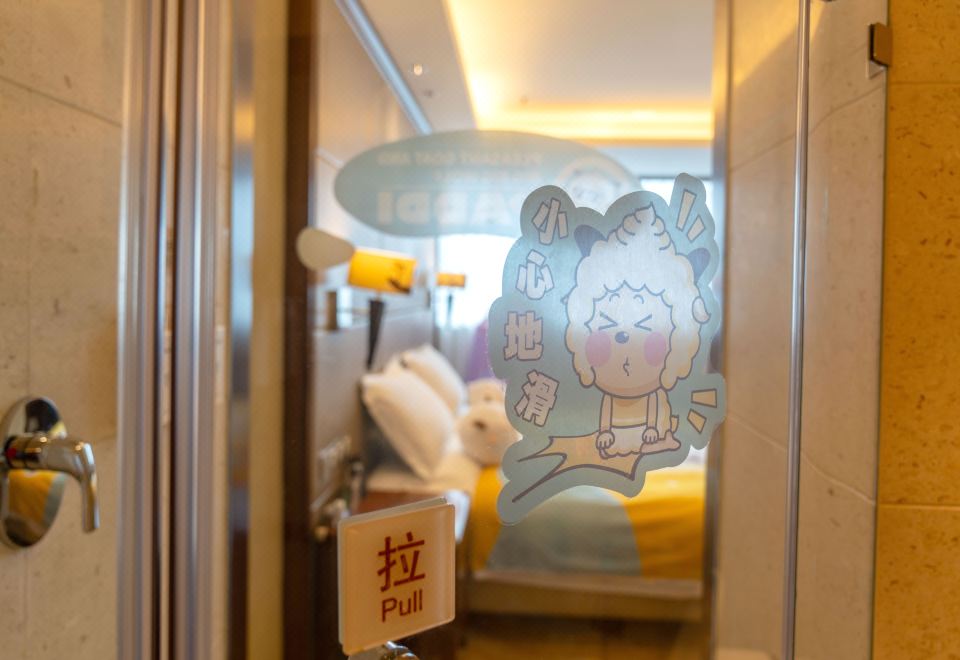 Beijing Xinjiang PlazaPleasant Goat And Big Big Wolf Theme Double Bed Room