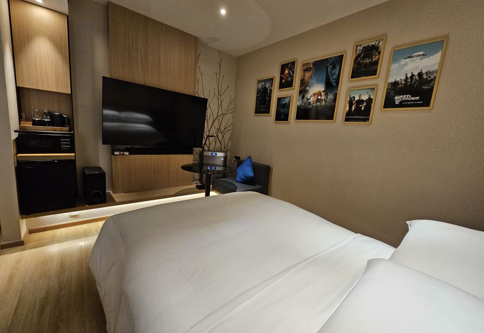 Fairfield by Marriott Shanghai Pudong CentralAudio-Visual Double Bed Room [Sony Viewing Equipment + Extensive VIP Resources]