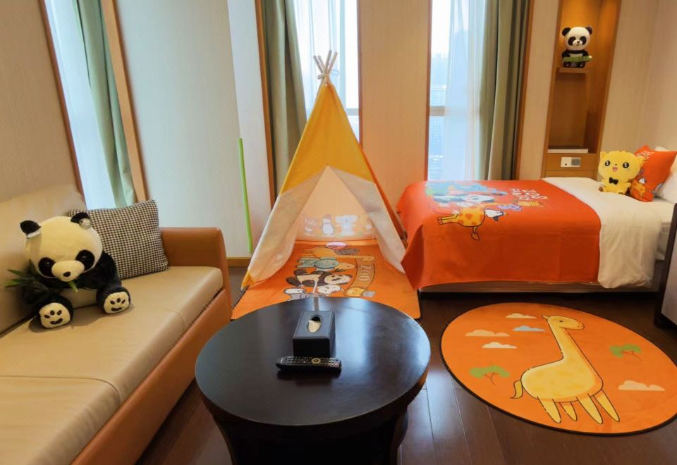 Lia! By Minyoun Chengdu Rezen Hotel (Chunxi Taikoo Li Store)Family-friendly Queen Room
