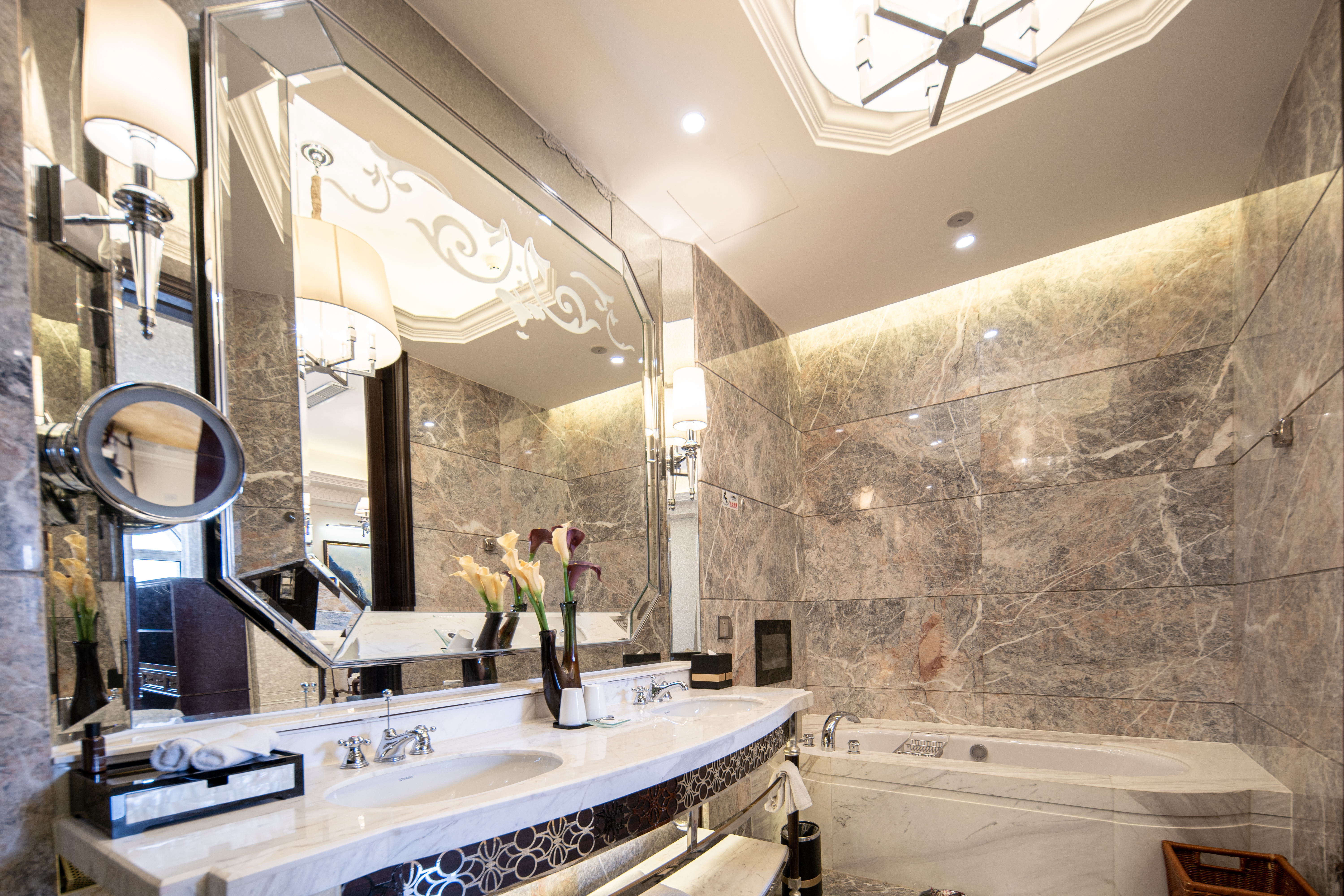 园景套房（浴缸）