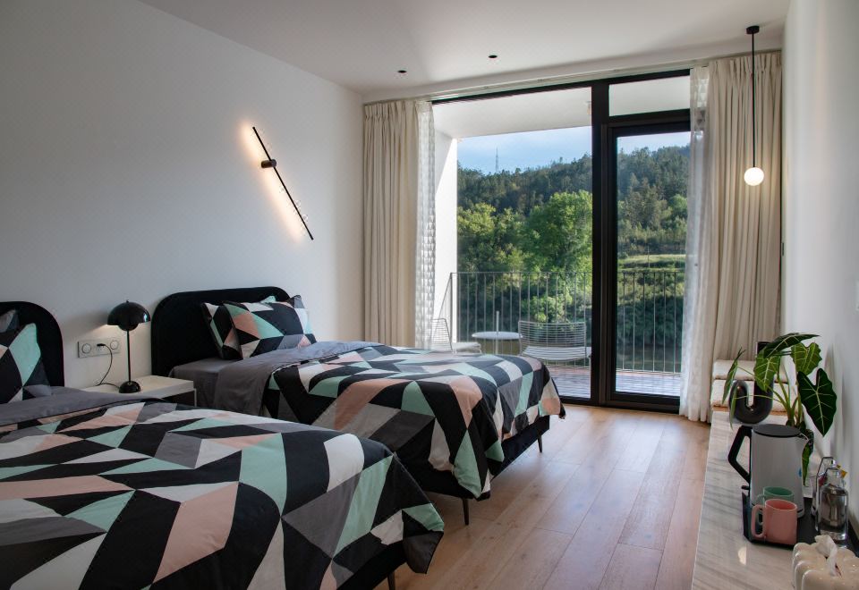 Nordic Minimalist River&Mountain-View Twin Room