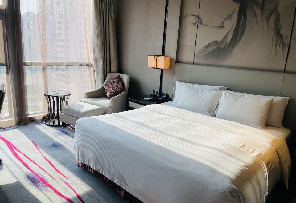 行政豪華大床房（超大浴缸+高端品牌床墊+智能馬桶）