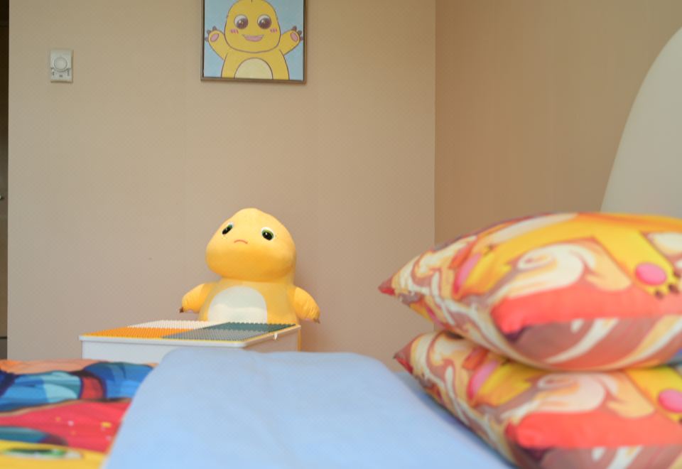 Jinling ResortLakeside Milk Dragon Theme Family Suite