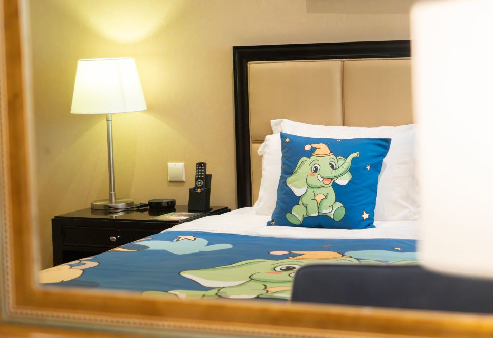 小飞象亲子大床房