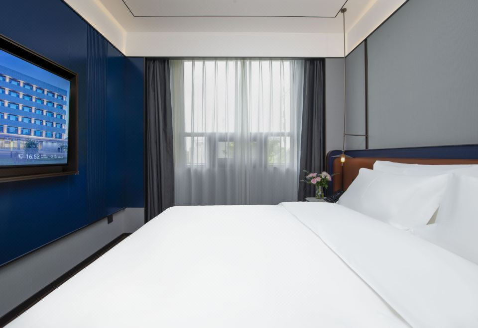 Tranquil Double Bed Room (Voice Control, Smart Toilet, Screen Mirroring)
