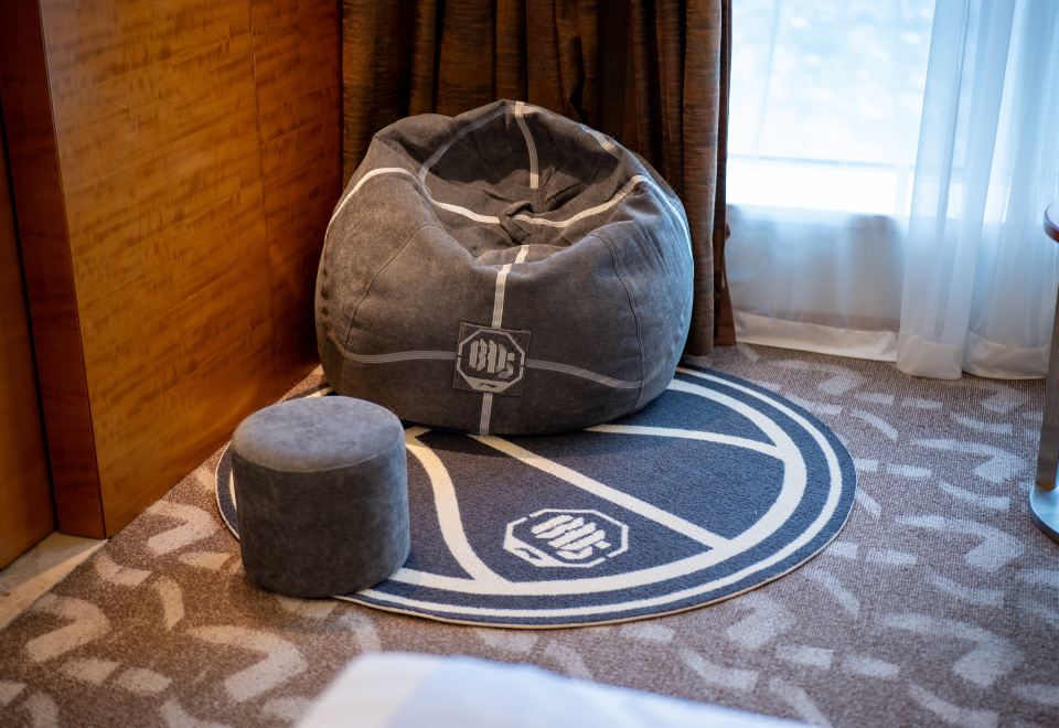 反伍Live With Hoops大床房