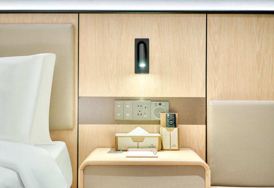 Sunset Small Building Big Bed Room [intelligent Voice Guest Control Small Degree &4K TV With Member Projection Screen & Smart Toilet & Dry And Wet Separation]