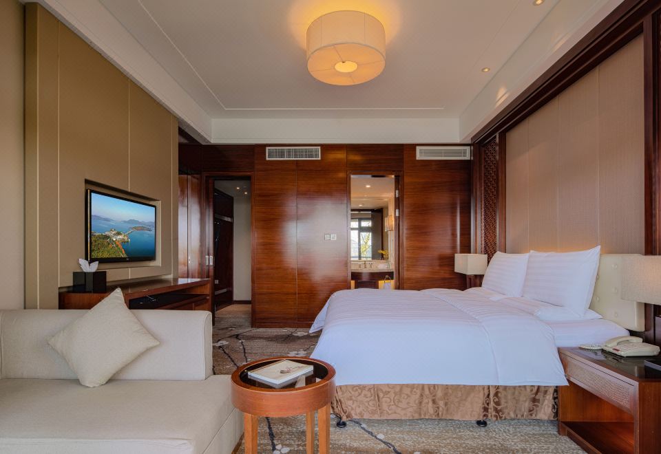 GRAND NEW CENTURY RESORT Siming Lake YuyaoSuite With Lake View