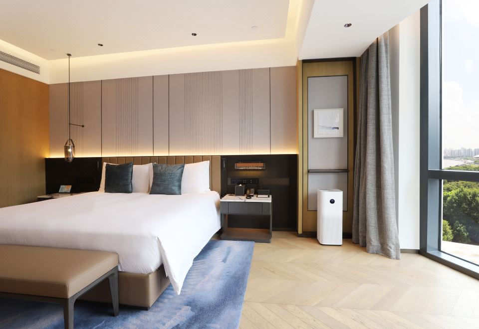 豪華濱江景觀大床房（特大床）