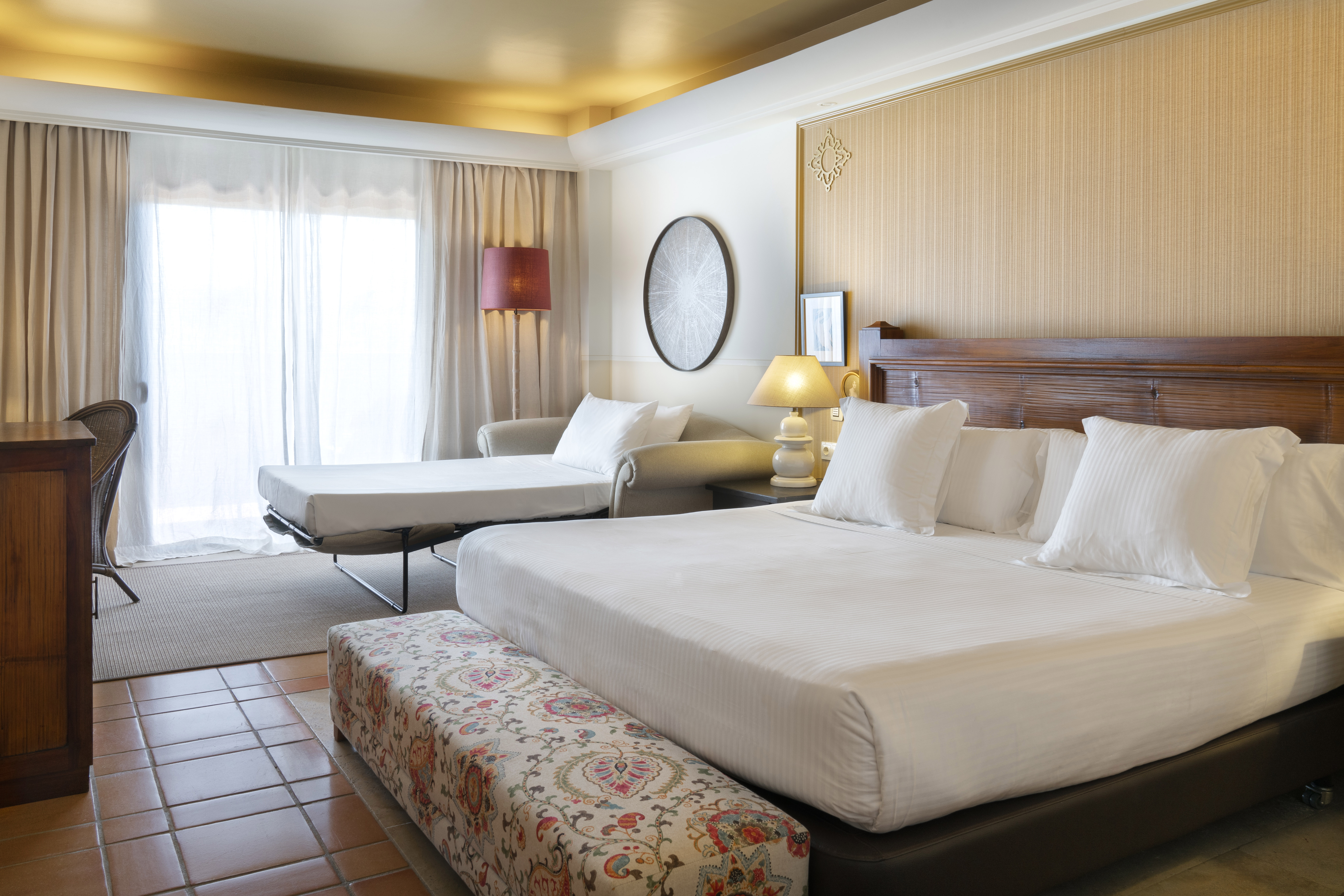 高级房（2位成人 + 2位小童）