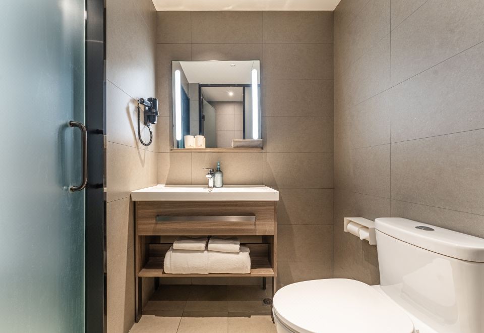 高级大床房【电视投影+舒适空调】