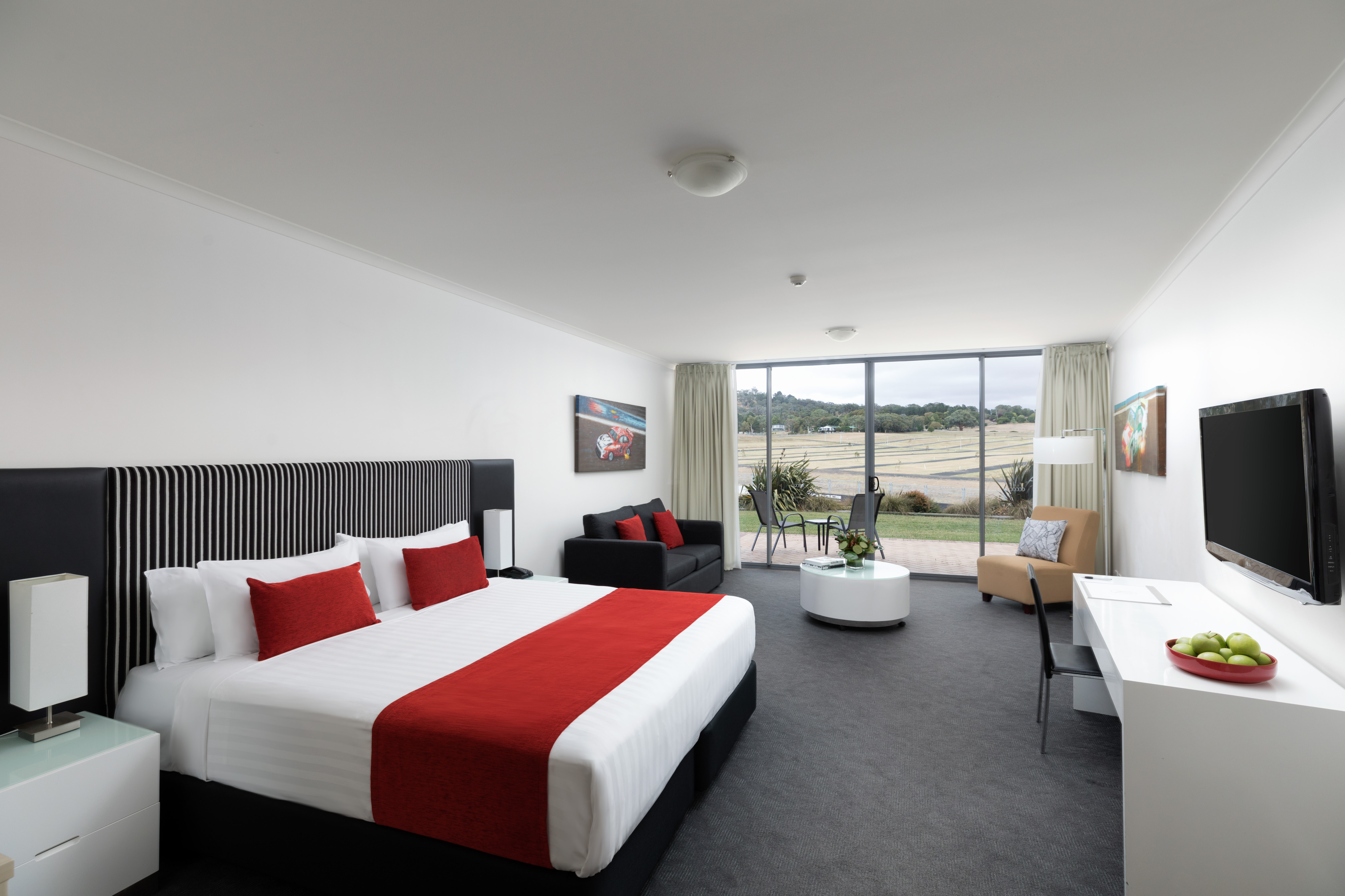 Rydges Mount Panorama Bathurst, an EVT hotelStudio Room - Dog Friendly - Fire Stair Access