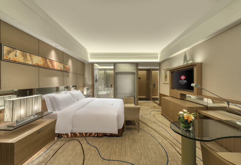 Royal Garden Hotel DongguanExecutive Montain-view Queen  Room(with balcony)