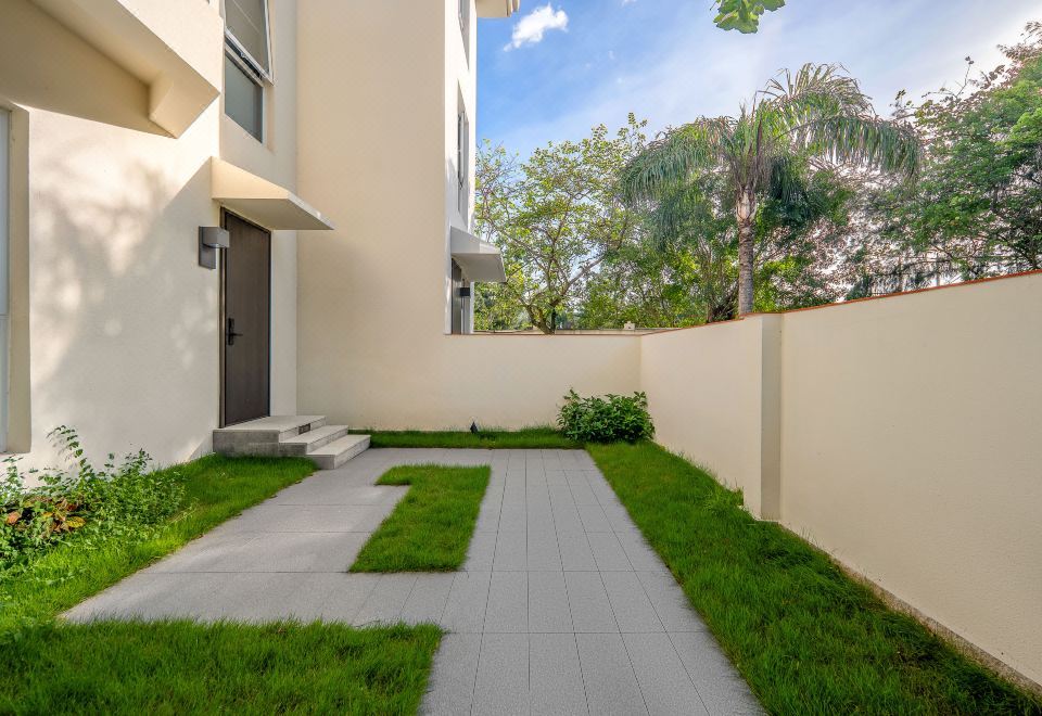 君悦别墅庭院豪华大床房