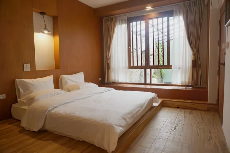 ห้องเตียงคิงไซส์มีวิวสวนหย่อม