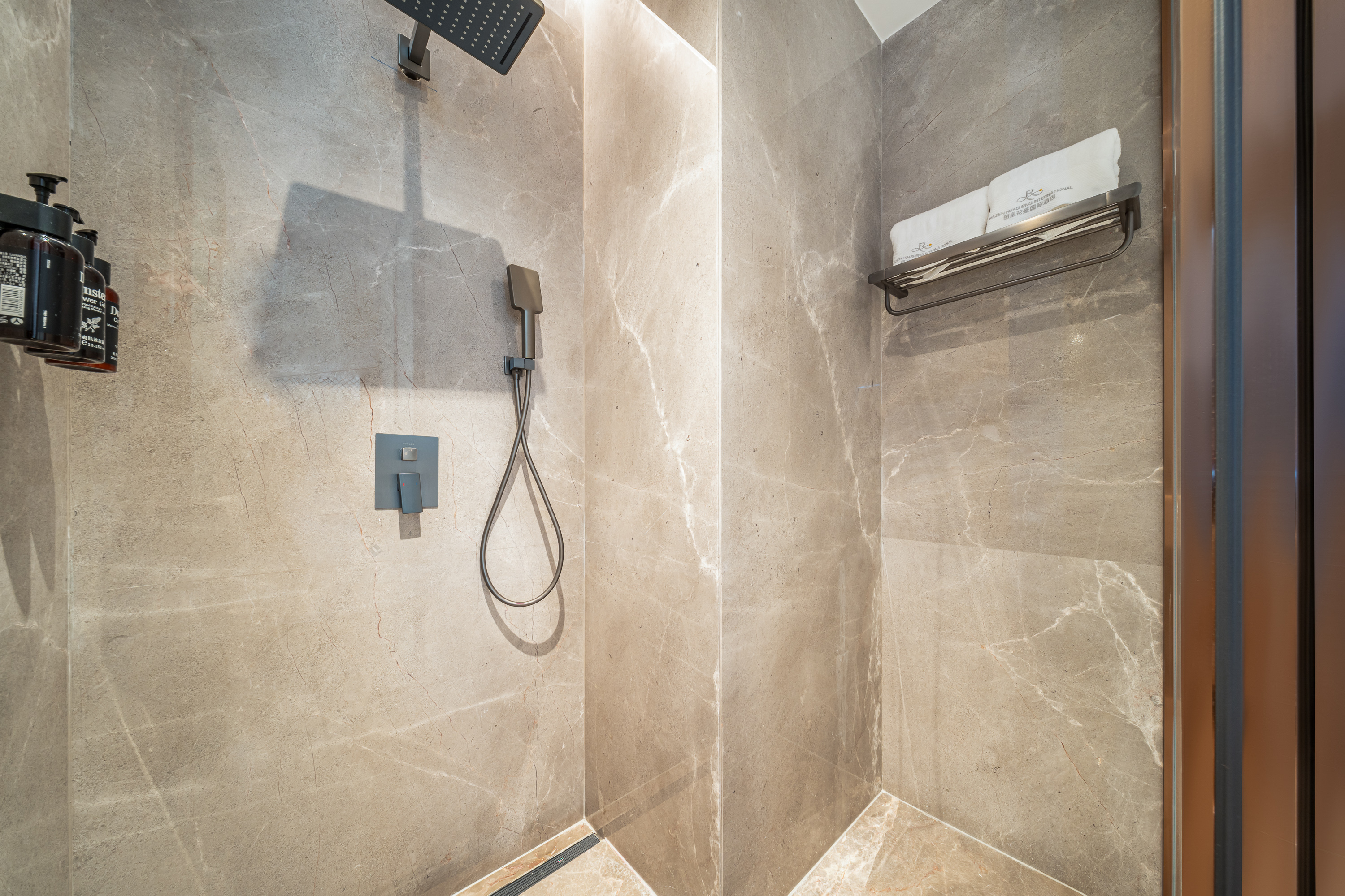 豪华双床房（舒达床垫+智能客控+科勒衞浴+超级快充）