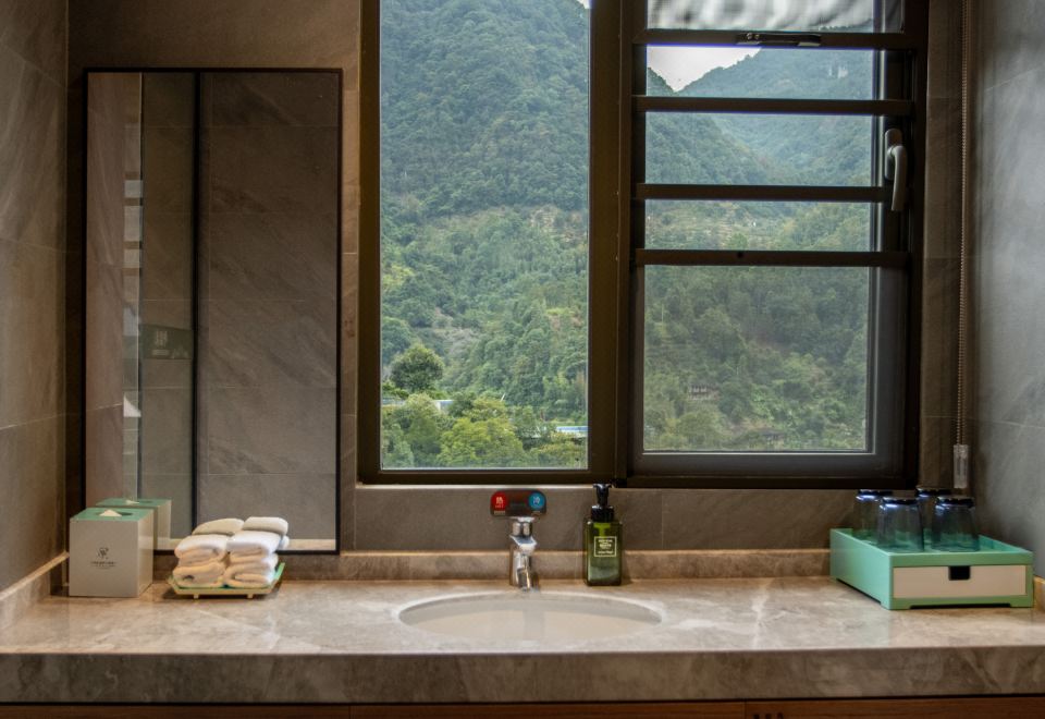 FUZHOU ROYAL HOT SPRING HOTEL & RESORTQingyun Pavilion - Travel Villa(Two Bedrooms And One Living Room+indoor Hot Spring Pool)