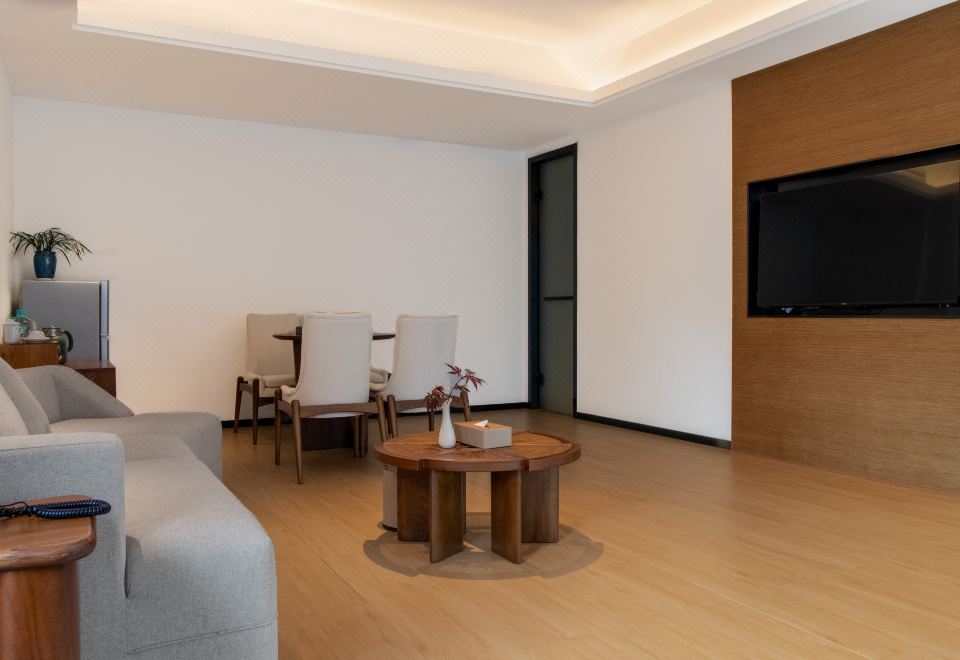 FUZHOU ROYAL HOT SPRING HOTEL & RESORTYunshui Pavilion - Parent Child Villa (One Room, One Living Room+Independent Hot Spring Pool)