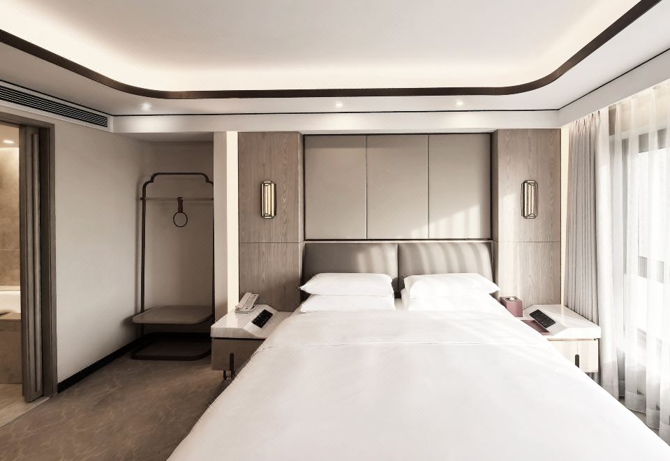 Beijing International HotelDeluxe King Bed Suite