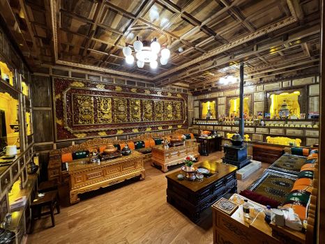 Shangri-La Cangxue Beiyi | See Mountains, Near Wild·Oxygen-Rich Ethnic Stay (Dukezong)