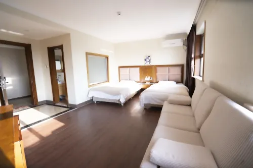 Tianhe Holiday Hotel (Changbai Mountain West Scenic Area Ticket Office Branch)