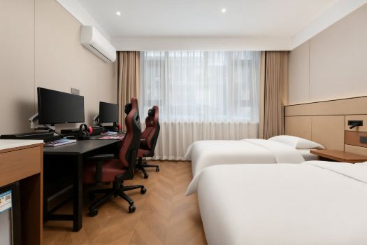 Holiday Yangguang Hotel