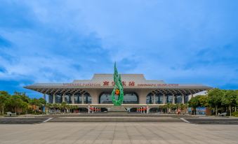 Huayi Select Hotel (Nanning East Railway Station)