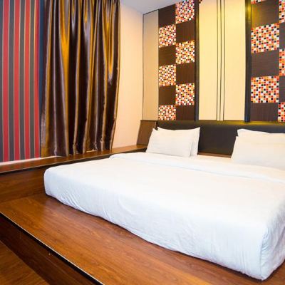 Premium King Room Kupon Hotel Holmes by Holmes Hotel